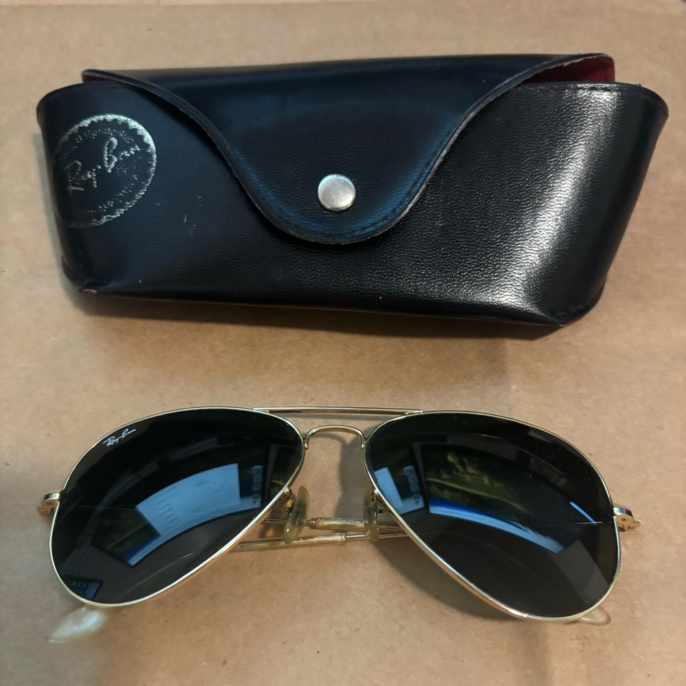 Ray Ban Aviator Sunglasses with Case 😎